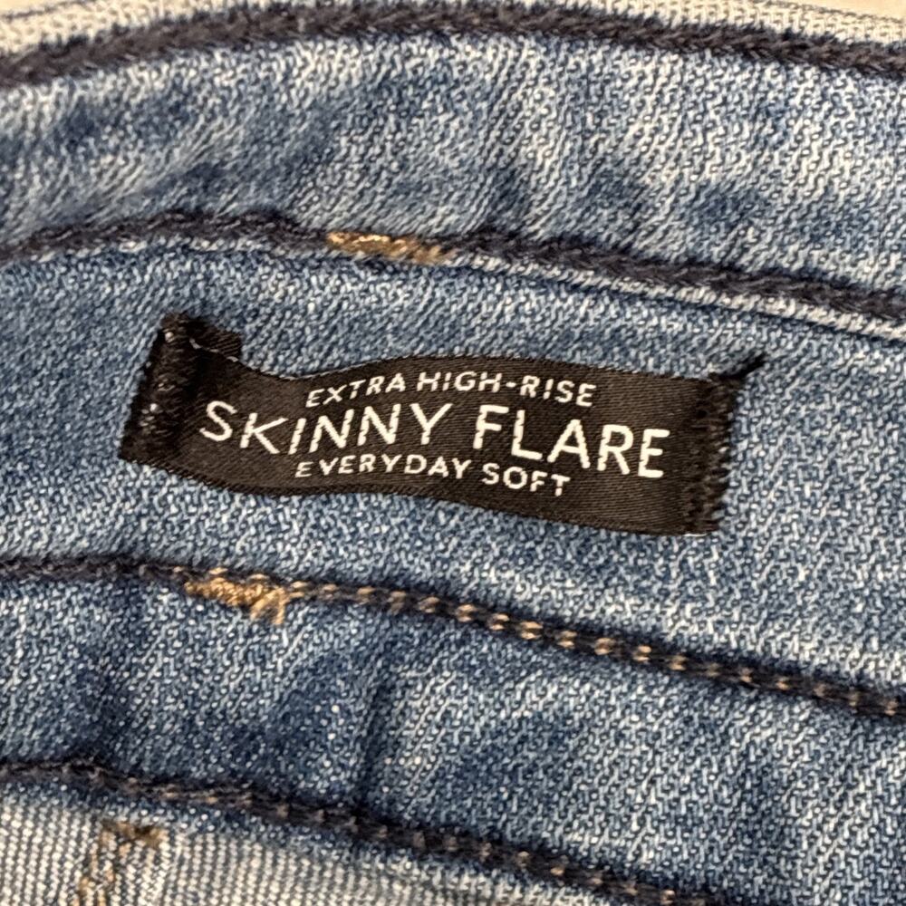White House Black Market Extra High Rise Skinny Flare Embroidered Jean Size 8S - Picture 8 of 15